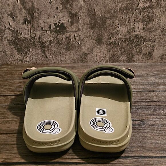 Nike slides       - Picture 3 of 5
